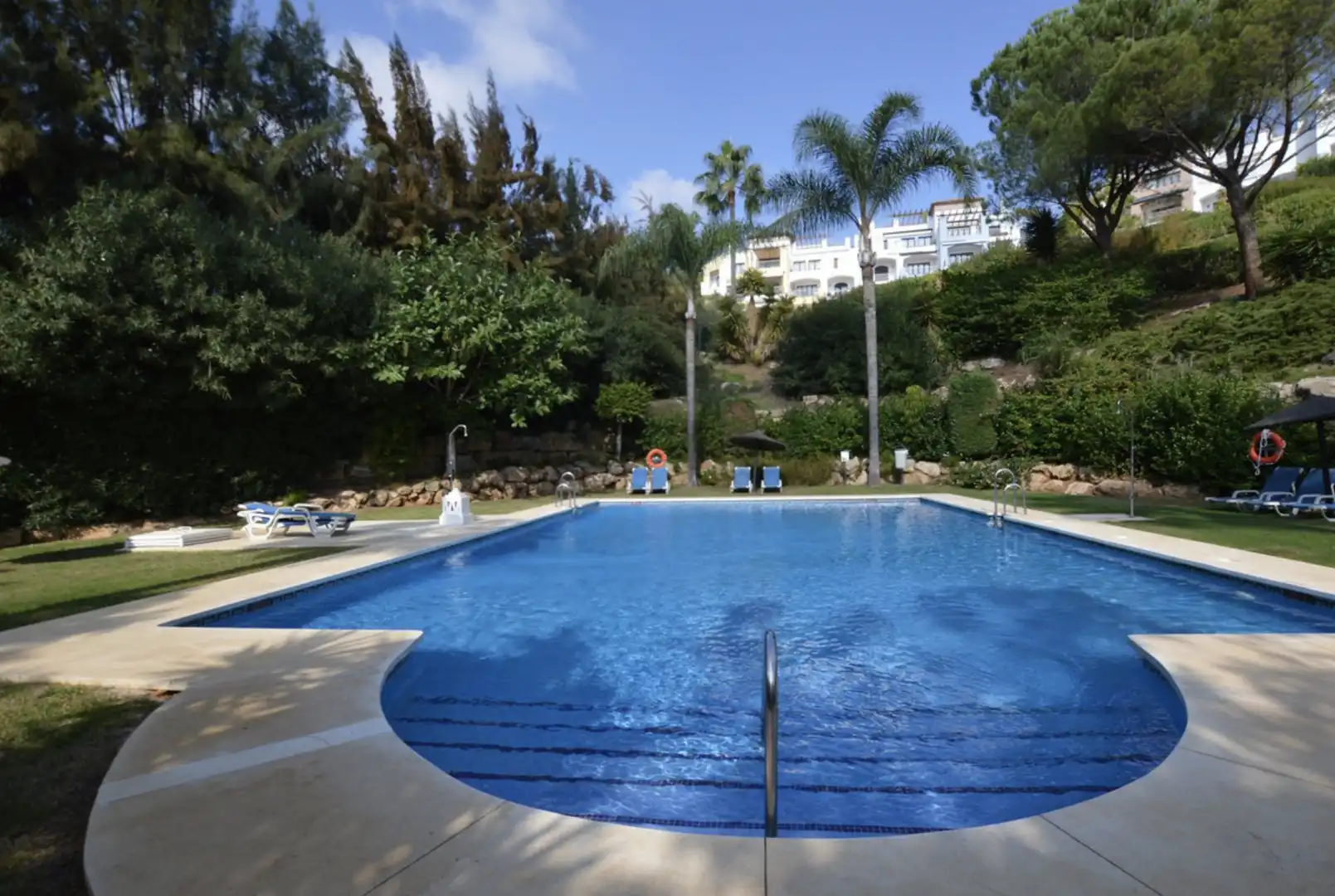 Piscina de Apartamento en venta en Benahavís con Aire acondicionado, Calefacción y Terraza