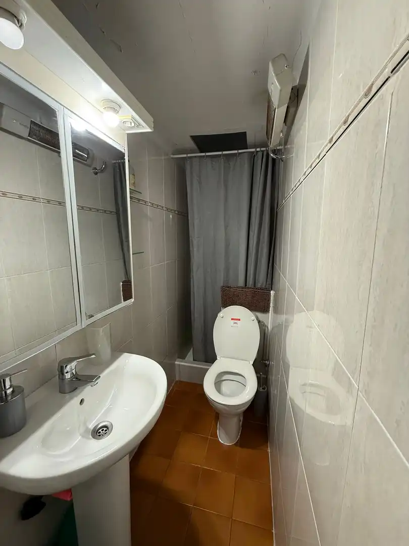 Baño de Piso en venta en L'Hospitalet de Llobregat con Balcón