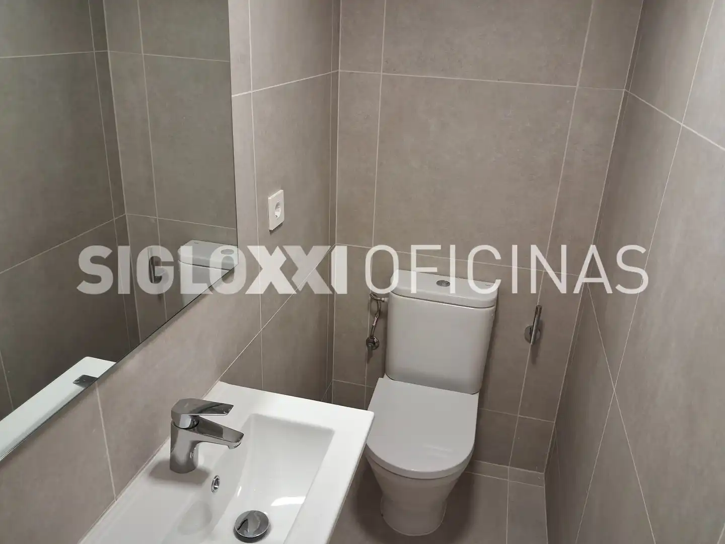 Baño de Oficina de alquiler en Barcelona con Aire acondicionado y Calefacción