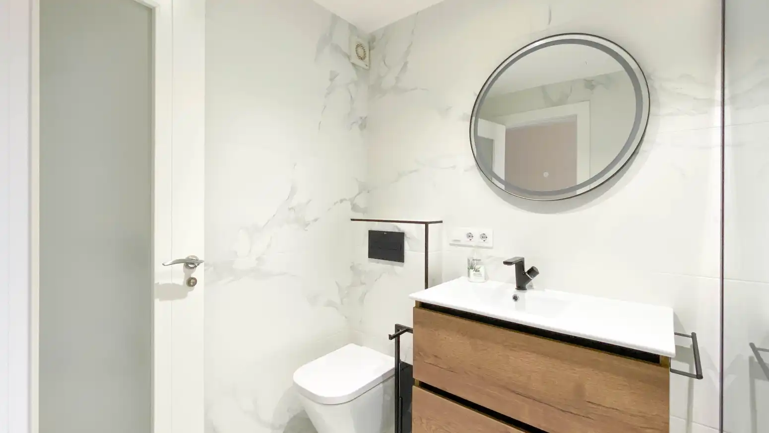 Bathroom of Flat for rent in Santander  with Home automation