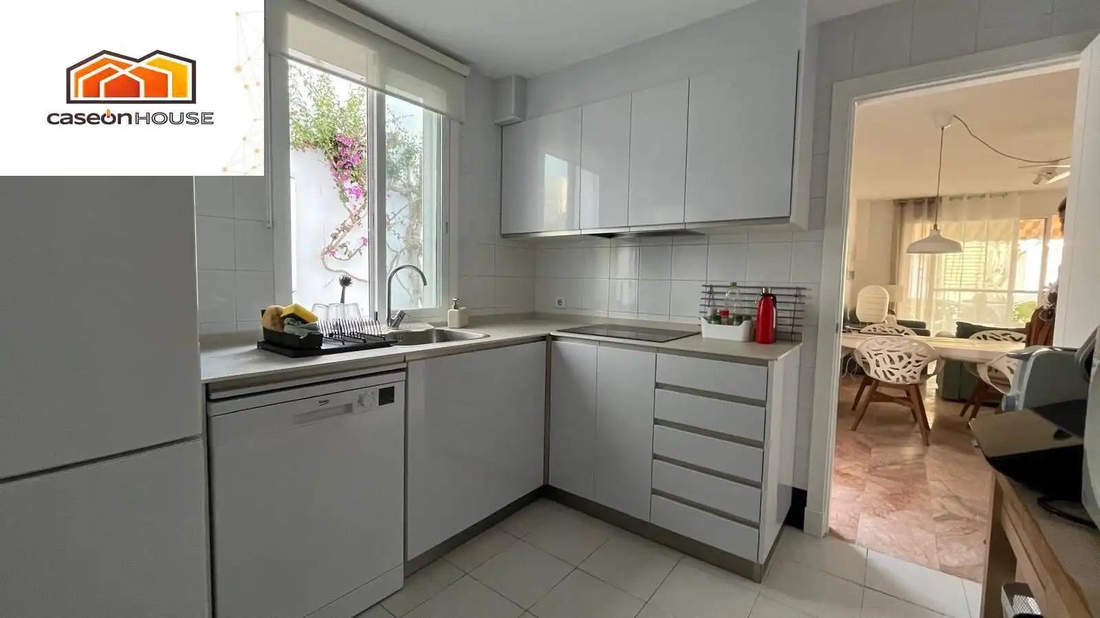 Cuina de Apartament en venda en Chiclana de la Frontera amb Piscina comunitària