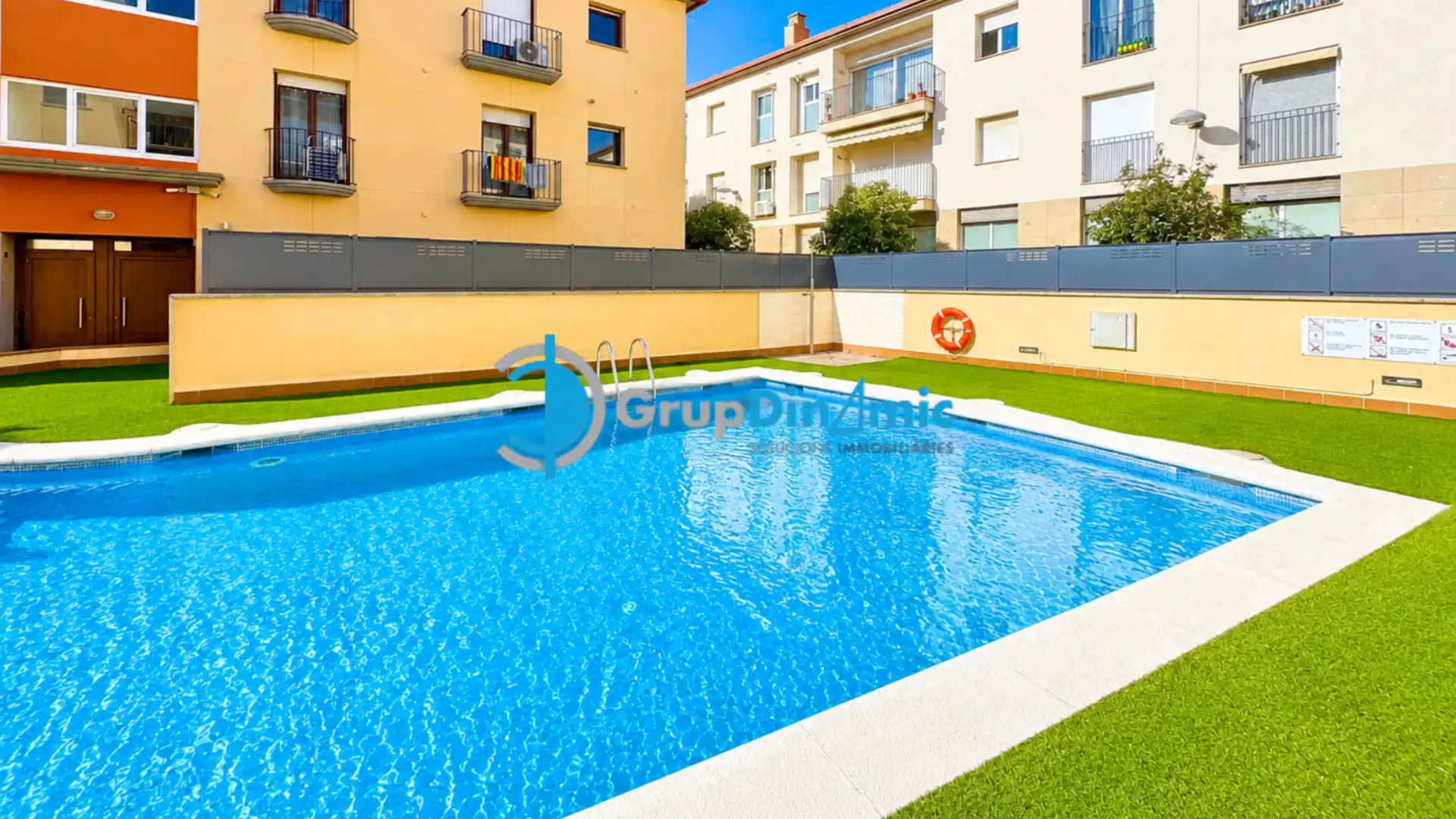 Swimming pool of Flat for sale in Palamós  with Heating, Oven and Balcony