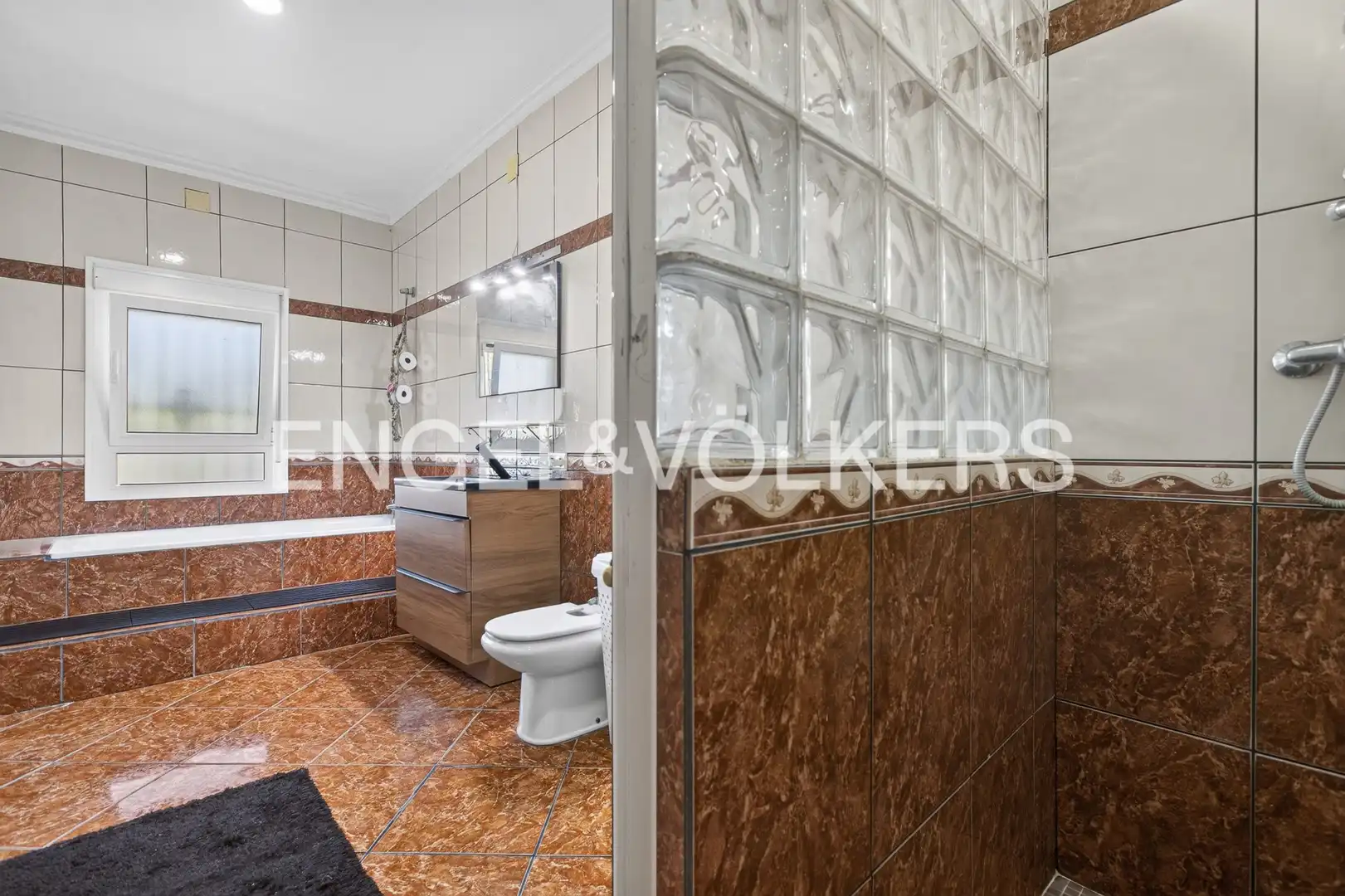 Baño de Casa o chalet en venta en Carmona con Aire acondicionado, Calefacción y Jardín privado