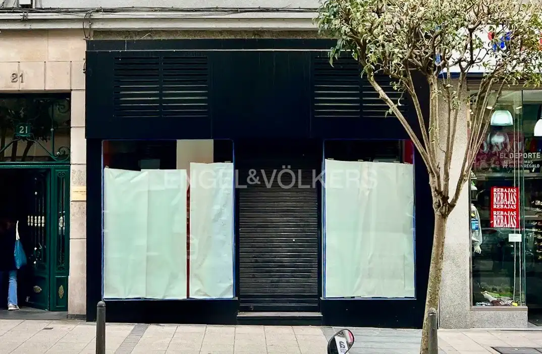 Local comercial en venta en Calle Rualasal