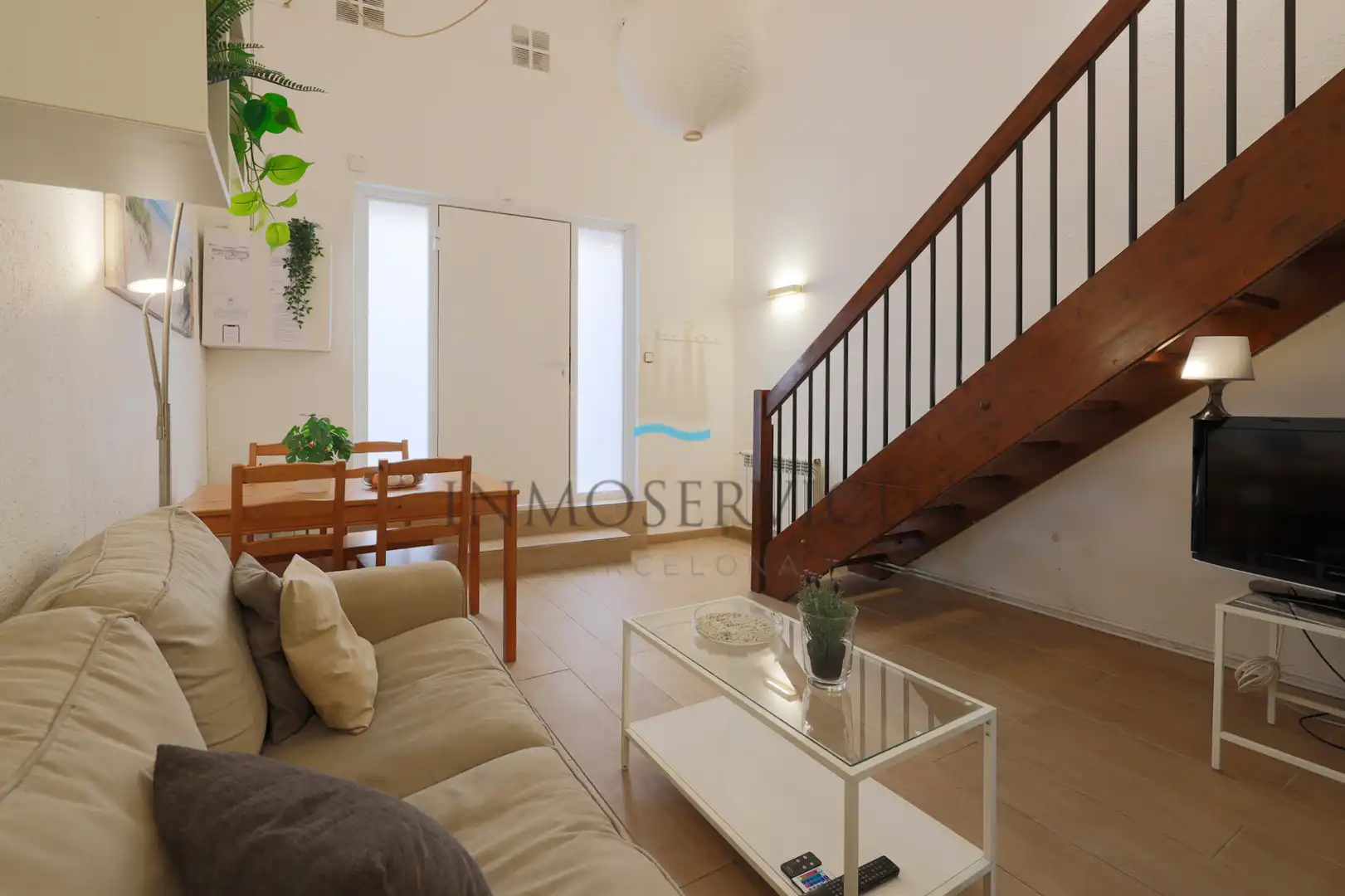 Sala d'estar de Pis en venda en Barcelona amb Calefacció, Parquet i Moblat