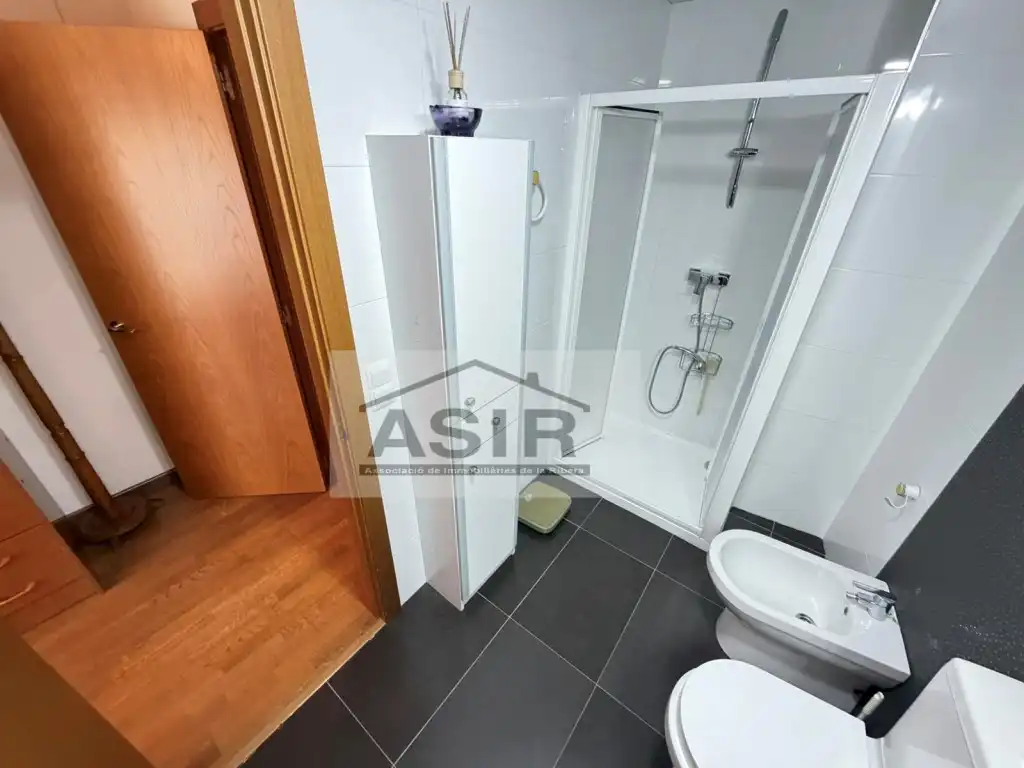 Baño de Piso de alquiler en Alzira con Aire acondicionado