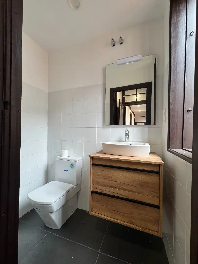 Badezimmer von Wohnung zur Miete in Oviedo  mit Ofen und Balkon