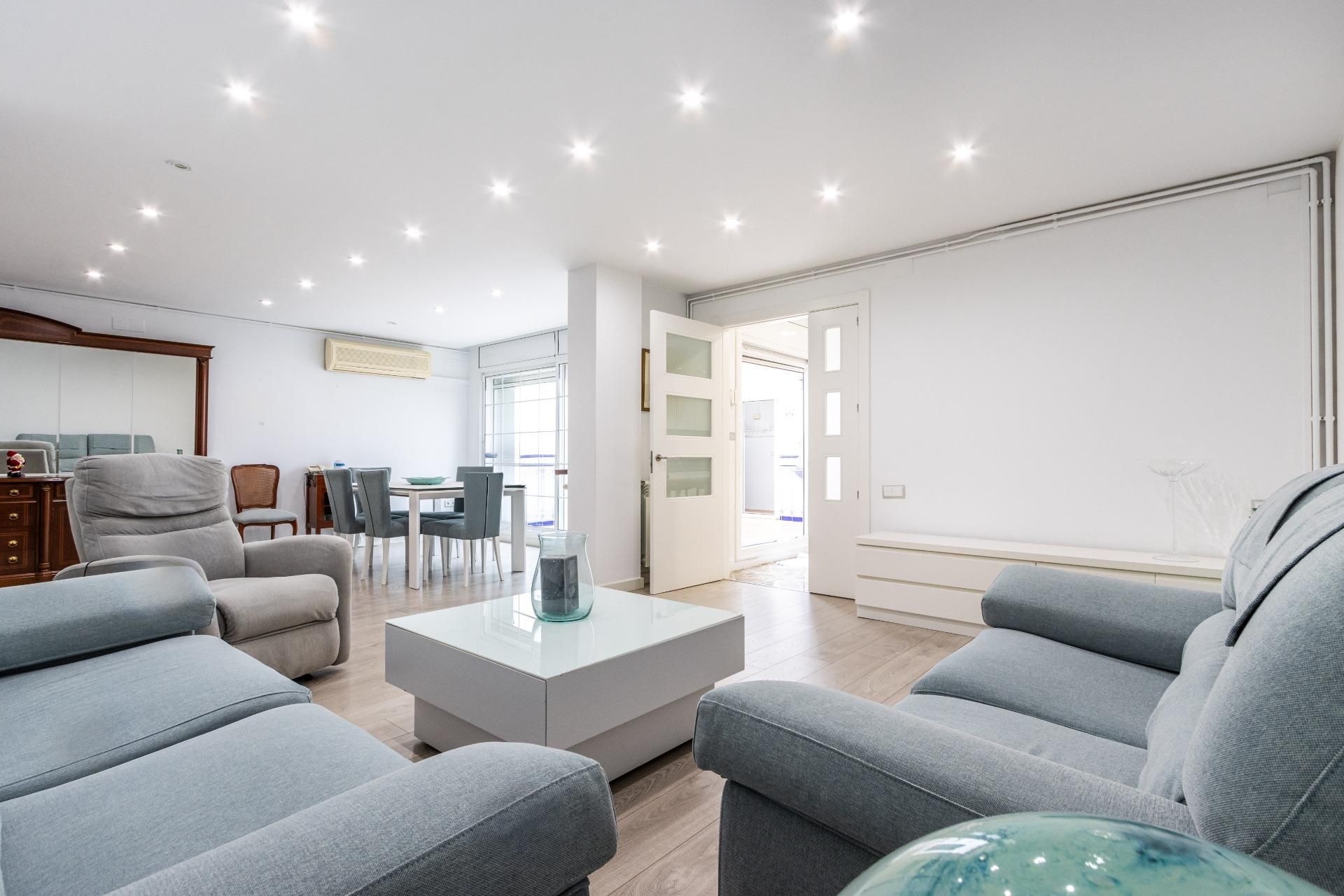 Sala d'estar de Casa adosada en venda en Terrassa amb Aire condicionat, Calefacció i Terrassa