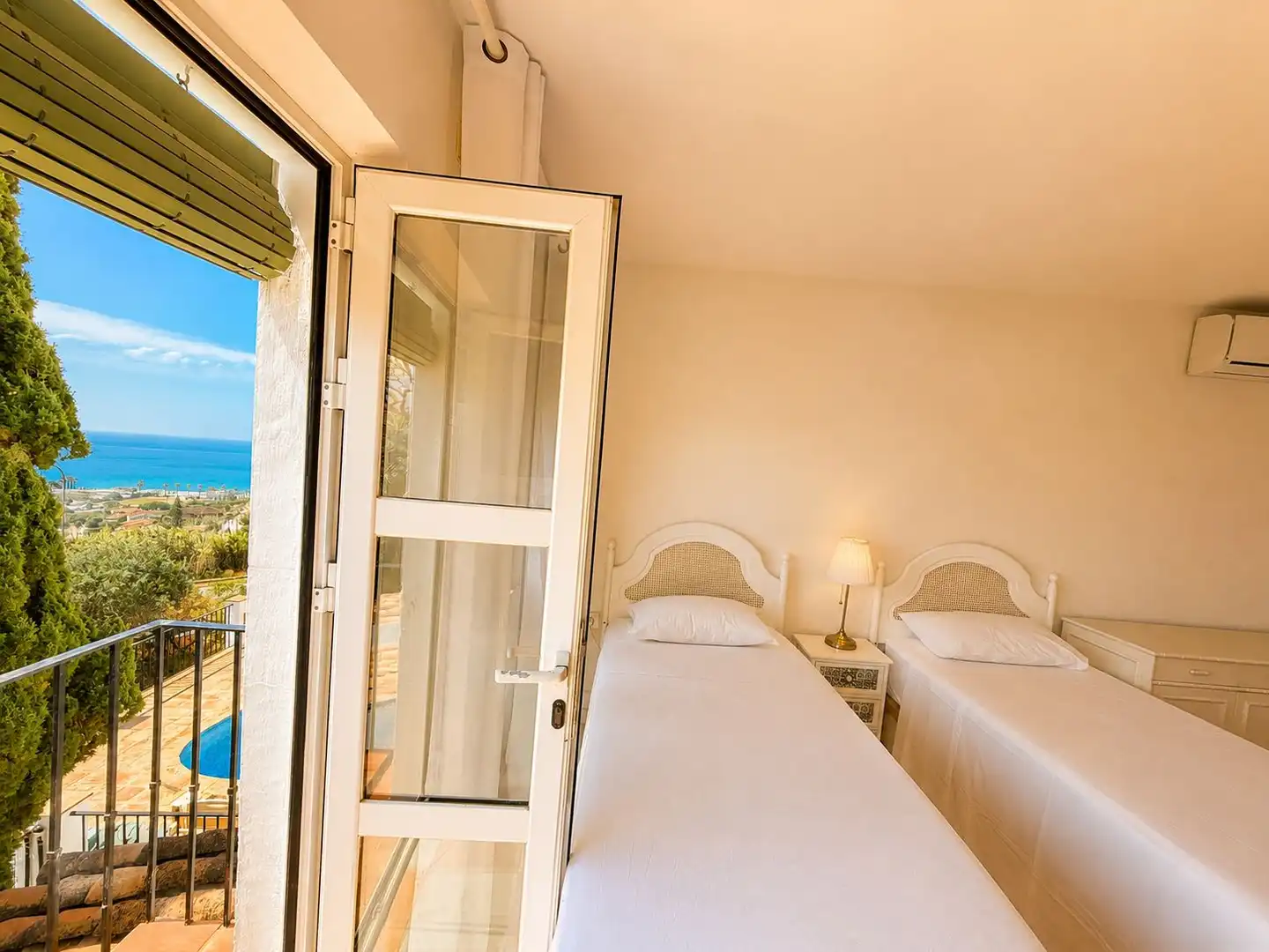 Bedroom of Houses for sale in Almuñécar  with Air Conditioner, Heating and Private garden