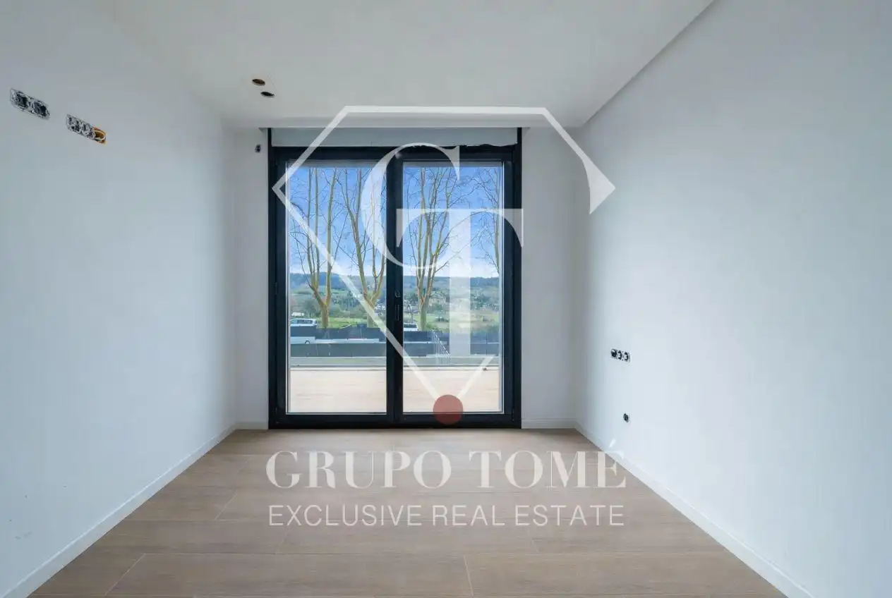 Sala d'estar de Casa adosada en venda en Zarautz amb Jardí privat, Terrassa i Piscina