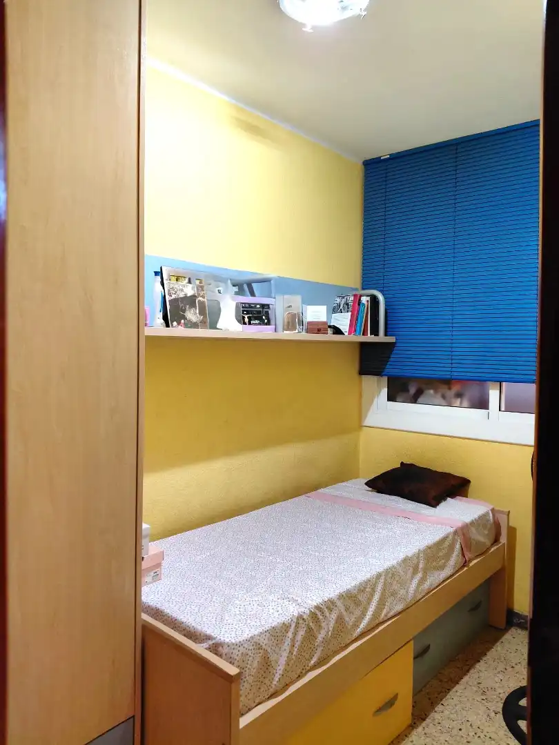 Habitación de Piso en venta en L'Hospitalet de Llobregat con Aire acondicionado, Calefacción y Amueblado