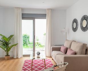 Sala d'estar de Apartament de lloguer en  Madrid Capital amb Aire condicionat, Calefacció i Moblat