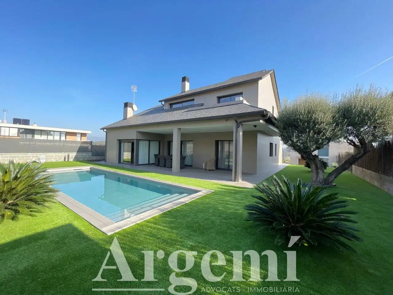 Vista exterior de Casa o chalet en venta en Palau-solità i Plegamans con Aire acondicionado, Calefacción y Jardín privado
