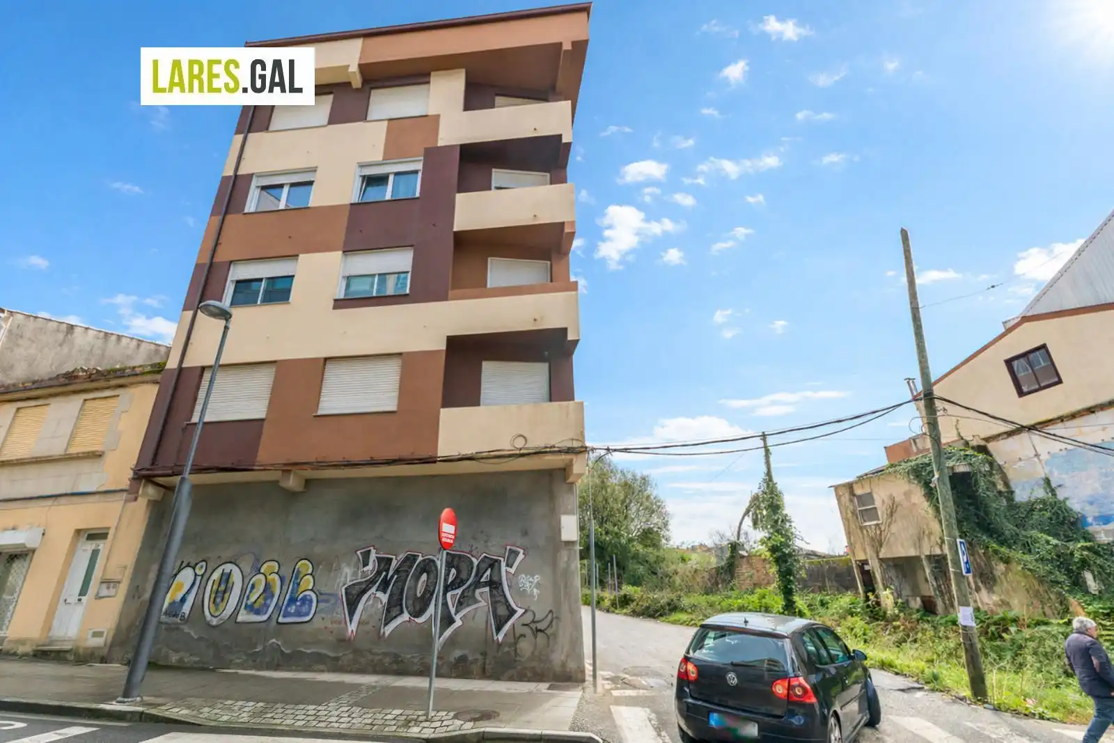 Vista exterior de Pis en venda en Cangas  amb Terrassa i Traster
