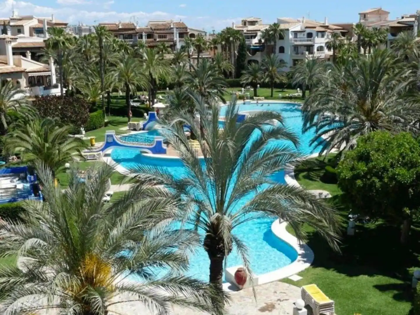 Piscina de Apartamento en venta en Torrevieja con Aire acondicionado, Calefacción y Balcón