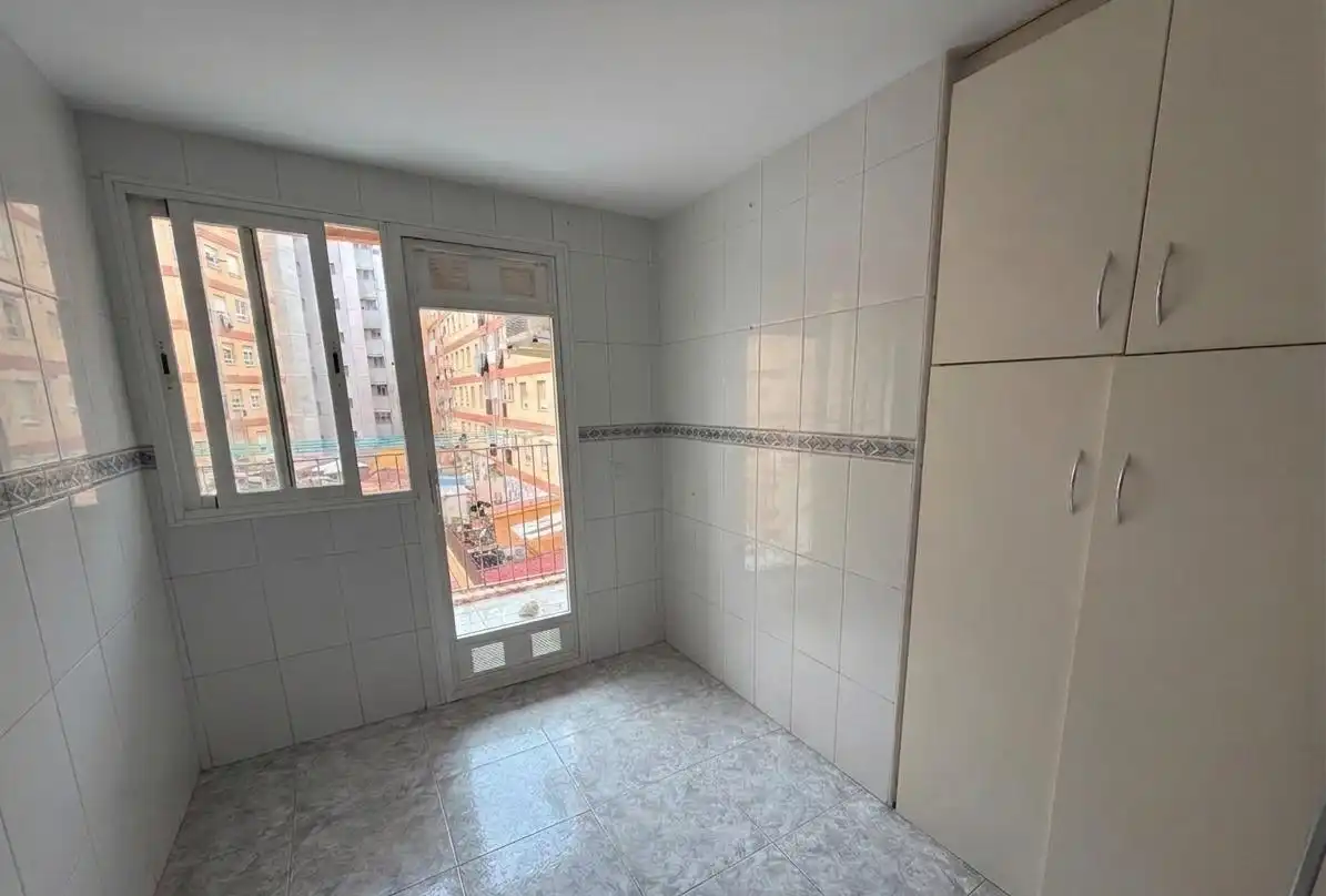 Bedroom of Flat for rent in Valencia  with Air Conditioner, Heating and Terrace