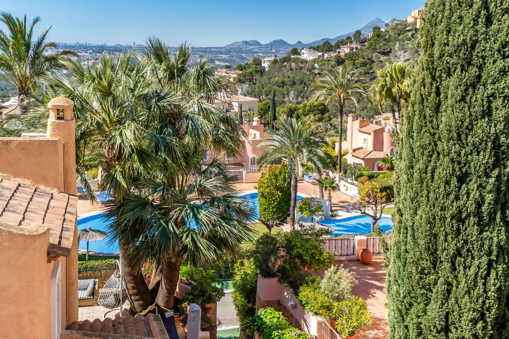 Vista exterior de Casa adosada en venda en Altea amb Aire condicionat, Jardí privat i Terrassa