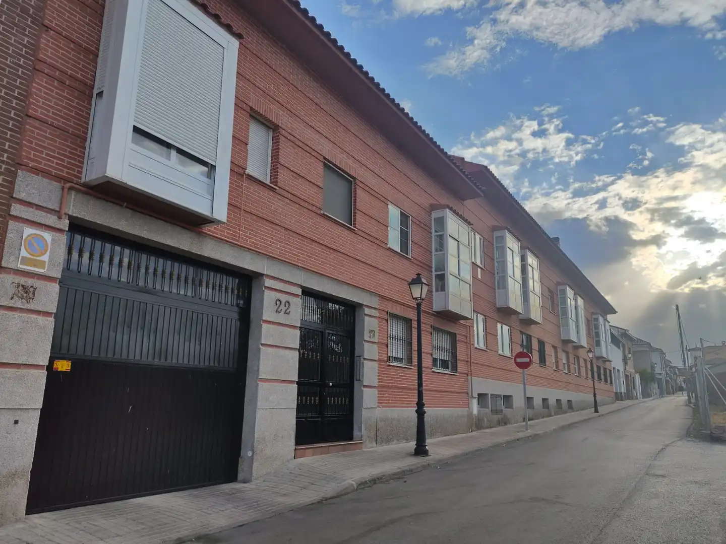 Vista exterior de Dúplex en venta en Sevilla la Nueva con Aire acondicionado, Calefacción y Terraza