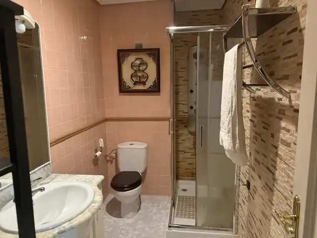 Bathroom of Flat for rent in Puertollano  with Air Conditioner, Heating and Furnished