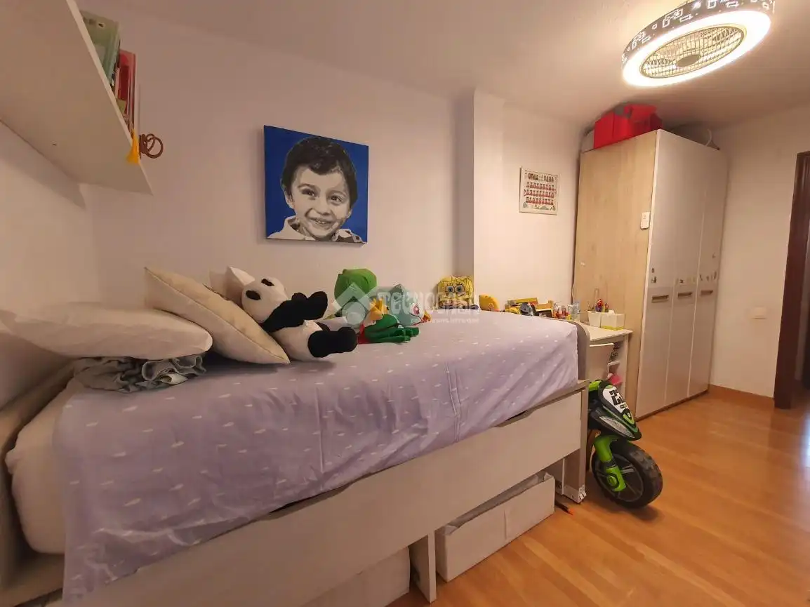 Bedroom of Flat for sale in Valencia  with Air Conditioner, Parquet flooring and Balcony
