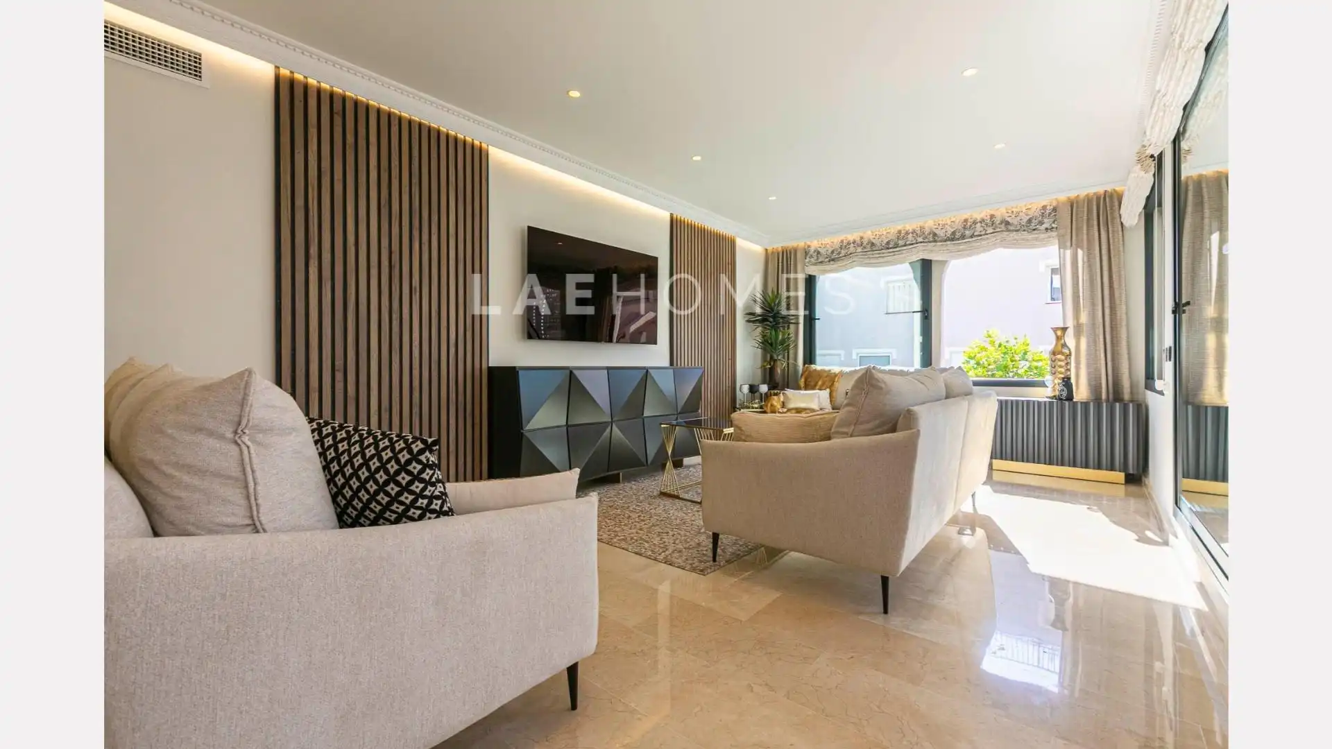 Sala de estar de Ático en venta en Marbella con Aire acondicionado, Terraza y Amueblado
