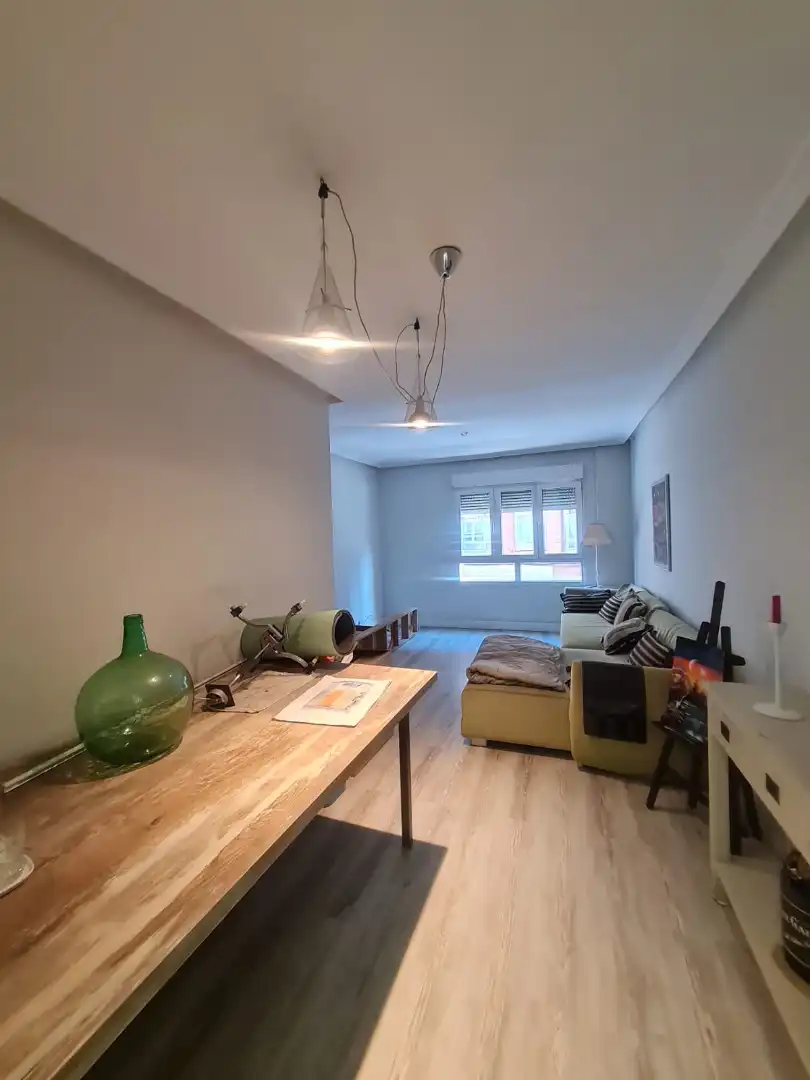 Sala d'estar de Pis en venda en Gijón  amb Calefacció, Parquet i Moblat