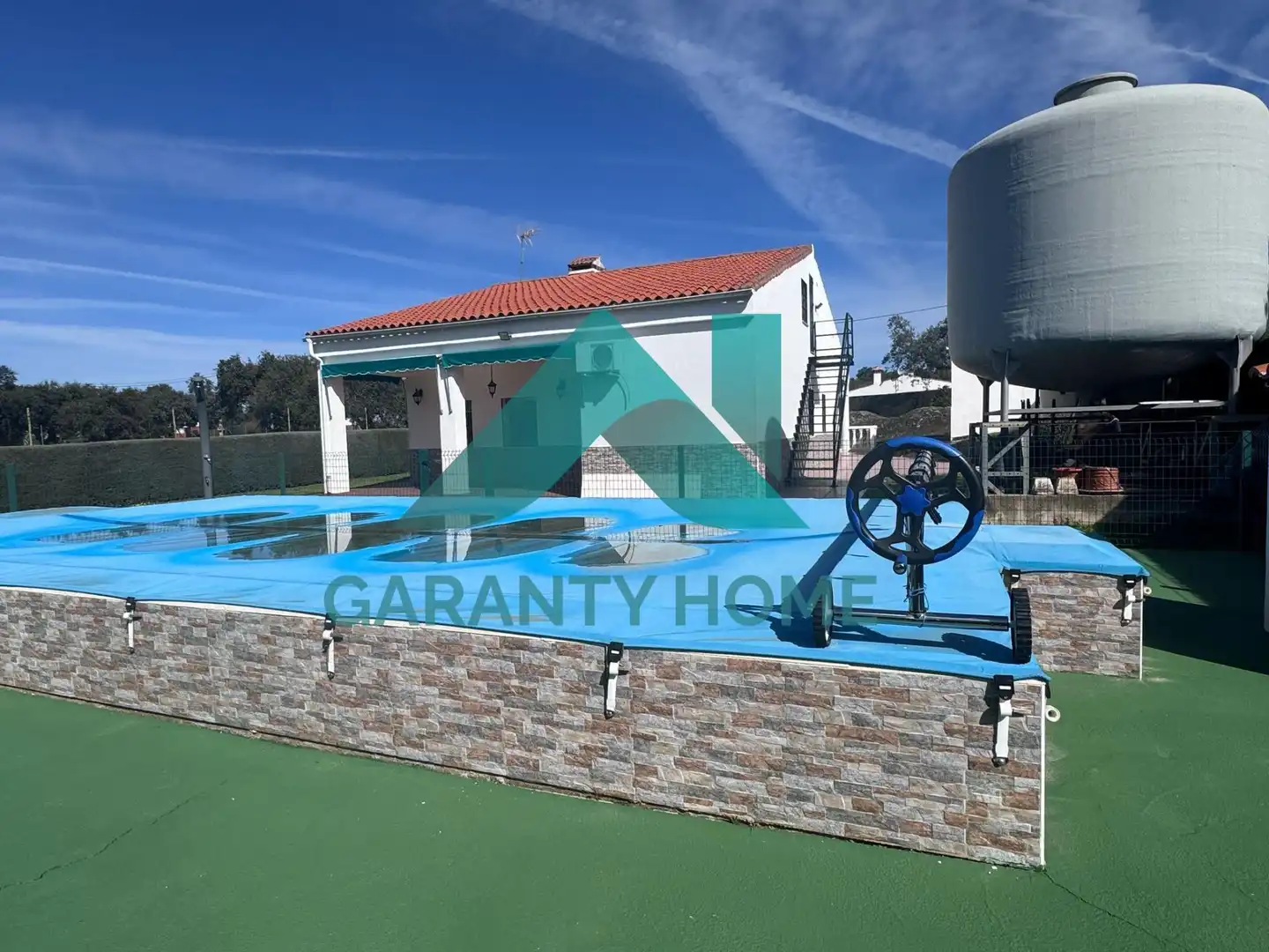 Vista exterior de Casa o xalet en venda en Cáceres amb Calefacció, Jardí privat i Traster