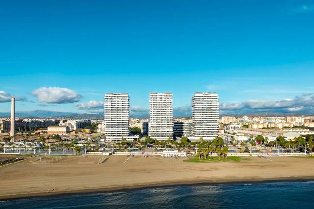 Piso en Alquiler en Calle Calle Pacífico en Martín Carpena - Torre del Río