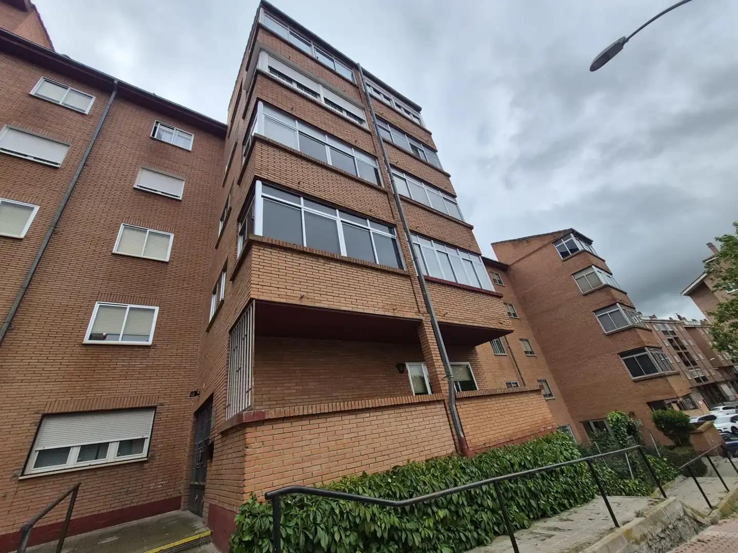 Außenansicht von Wohnung zum Verkauf in Ávila mit Heizung, Terrasse und Abstellraum