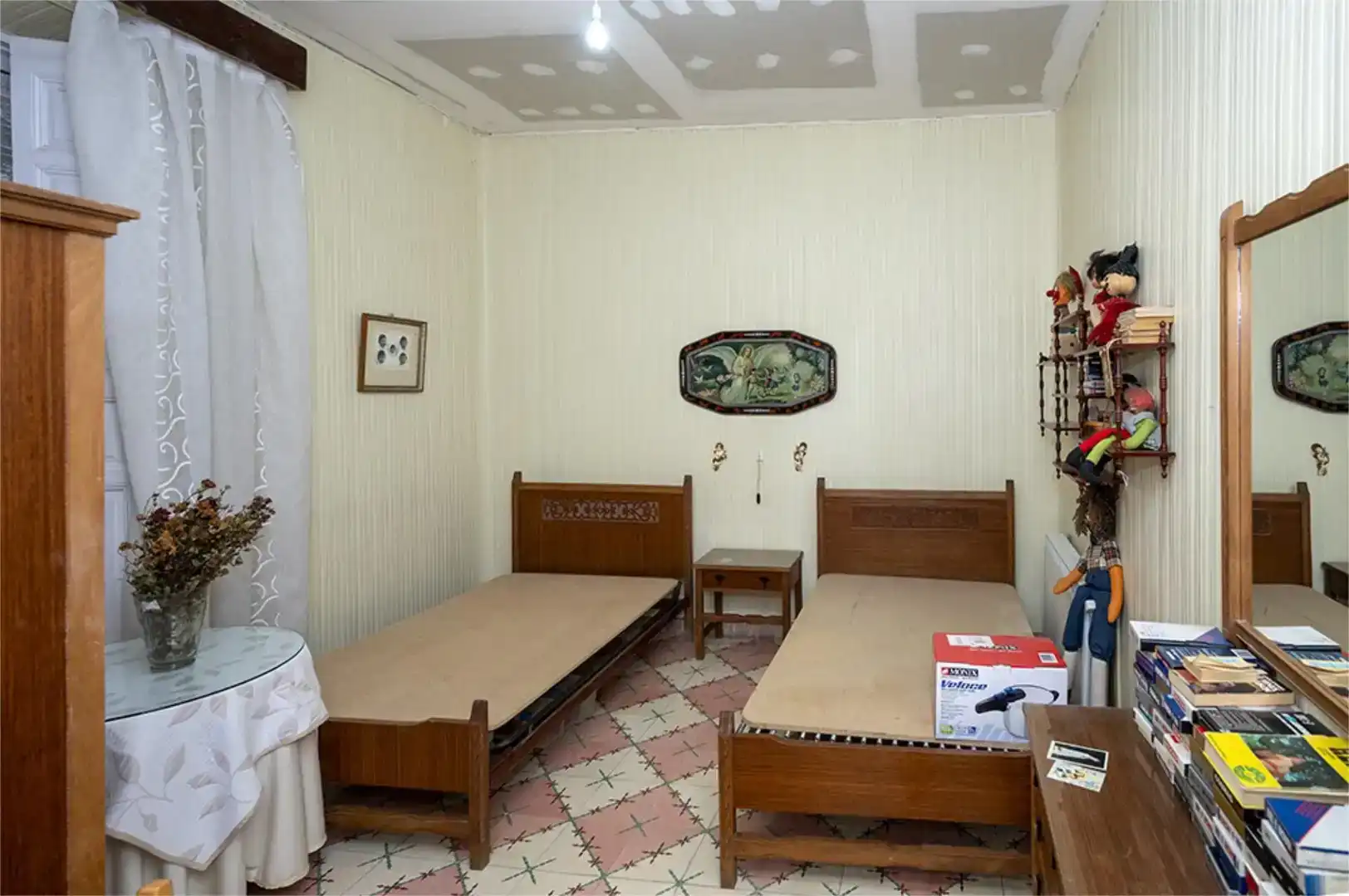 Habitación de Dúplex para compartir en Las Pedroñeras    con Parquet, Amueblado y Horno
