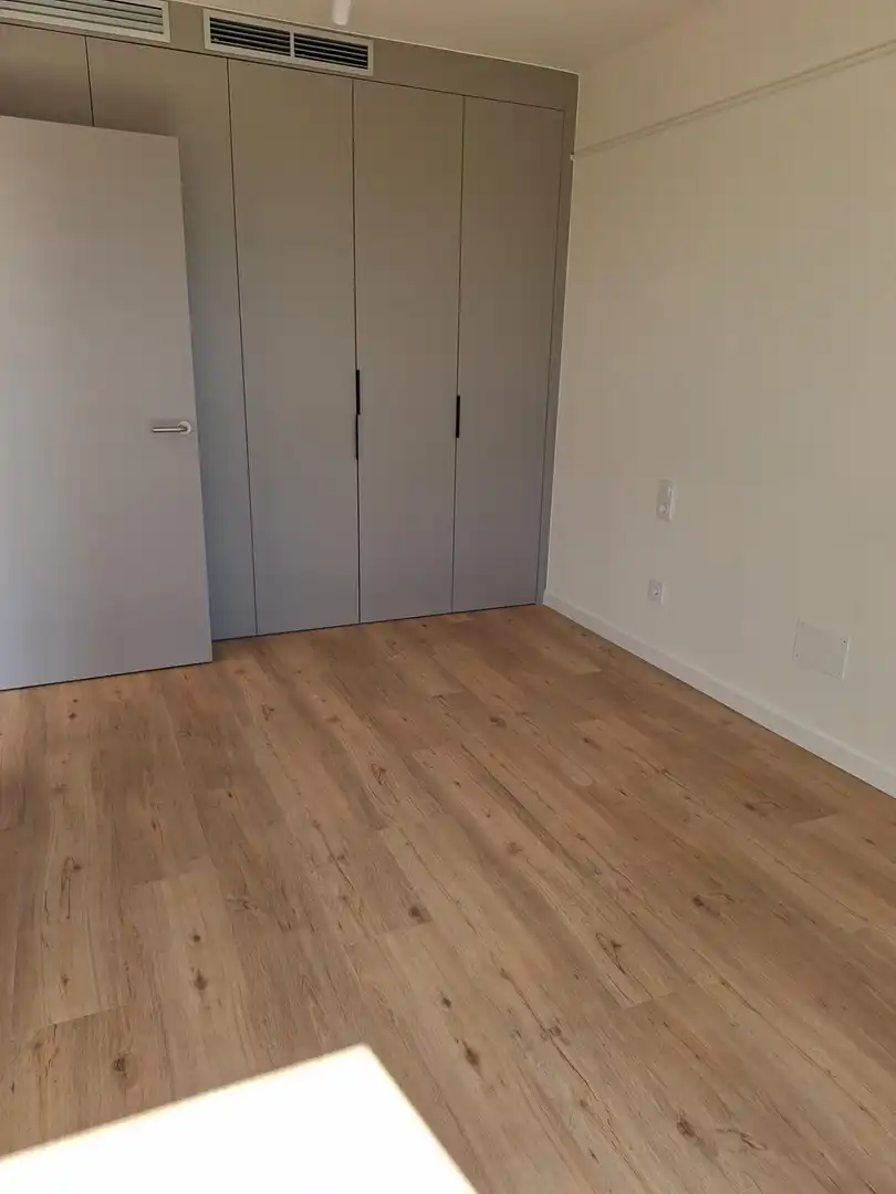 Habitación de Apartamento de alquiler en Alcalá de Henares con Aire acondicionado, Calefacción y Jardín privado