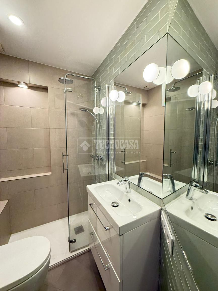 Bathroom of Flat to rent in  Barcelona Capital  with Air Conditioner, Heating and Furnished