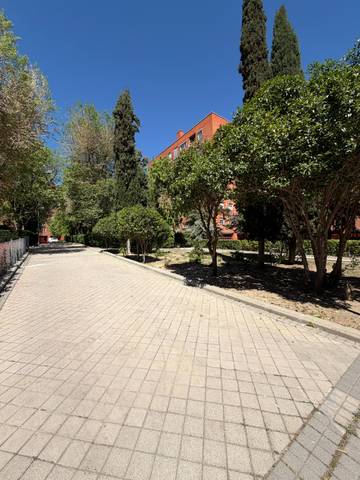 Local comercial en Venta en Calle de Luis de Hoyos Sainz en Pavones
