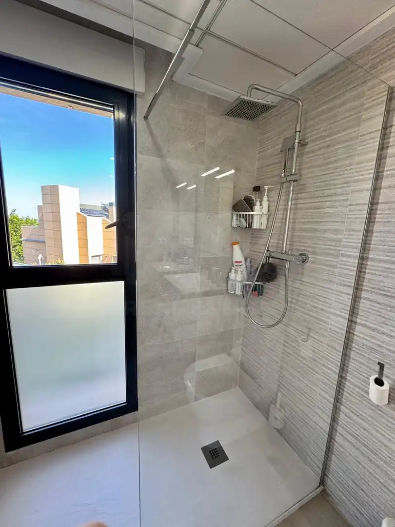 Baño de Casa adosada en venta en El Campello con Aire acondicionado, Calefacción y Terraza