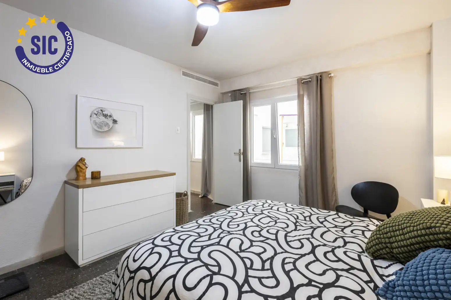 Bedroom of Flat for sale in Valencia  with Air Conditioner and Terrace