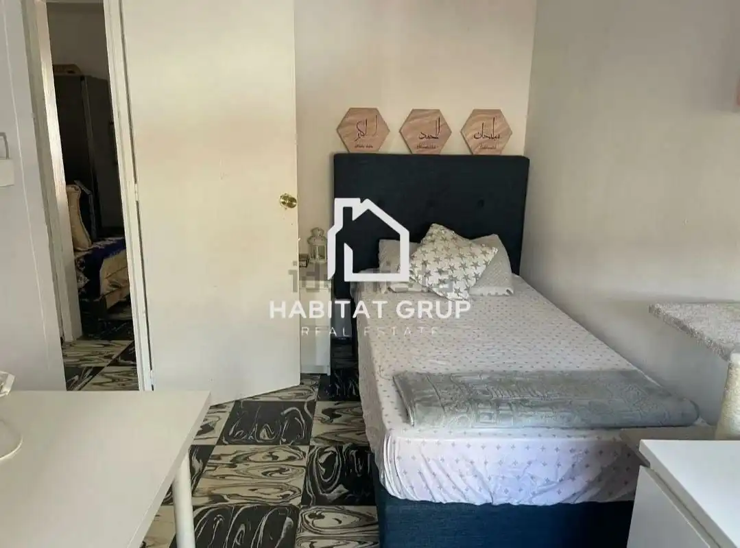 Habitación de Casa adosada en venta en Girona con Calefacción, Terraza y Trastero