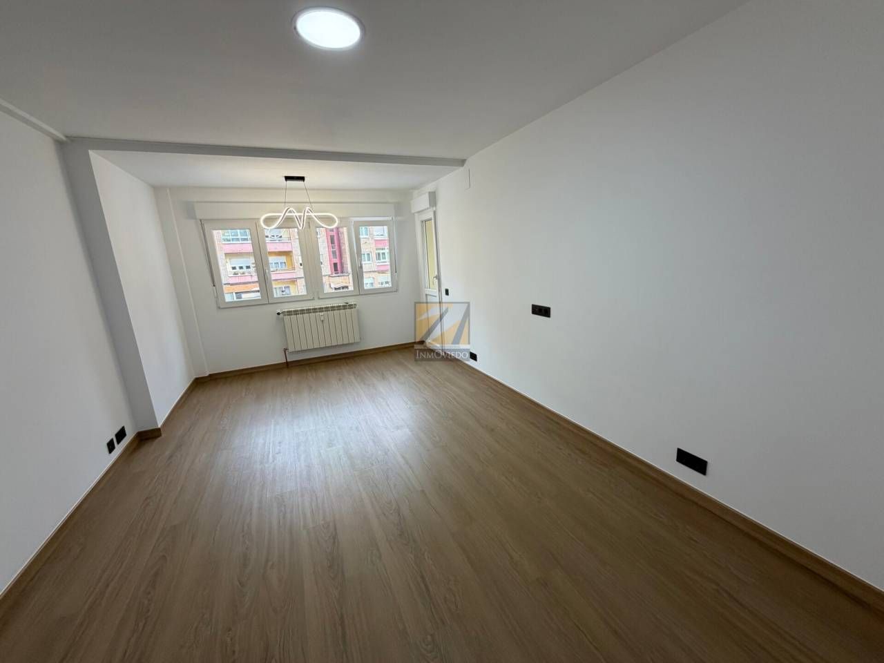 Dormitori de Pis en venda en Oviedo  amb Calefacció i Parquet