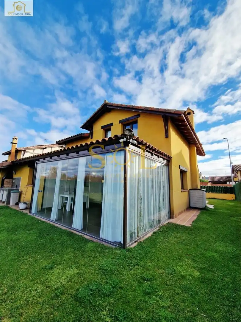 Jardín de Casa o chalet en venta en Villaquilambre con Calefacción, Jardín privado y Parquet