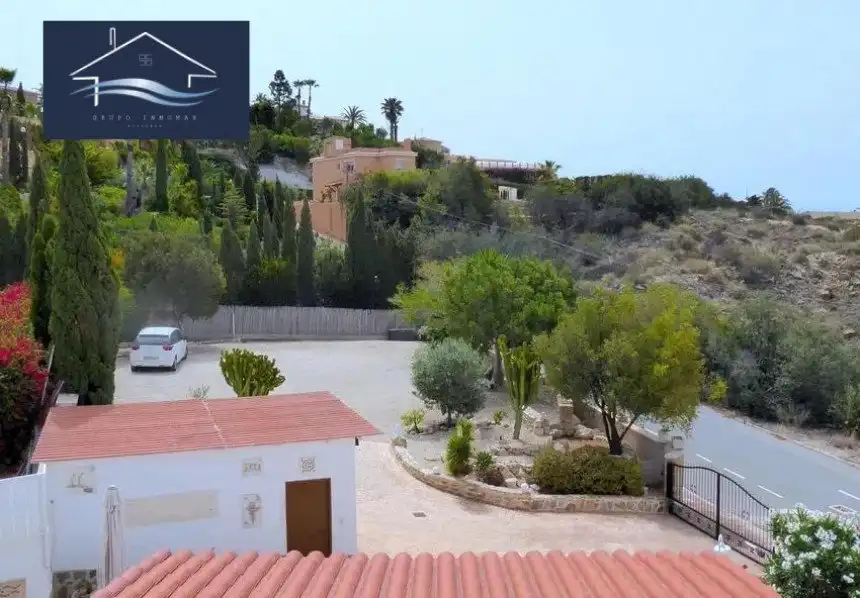 Vista exterior de Casa o xalet en venda en El Campello amb Aire condicionat, Calefacció i Jardí privat