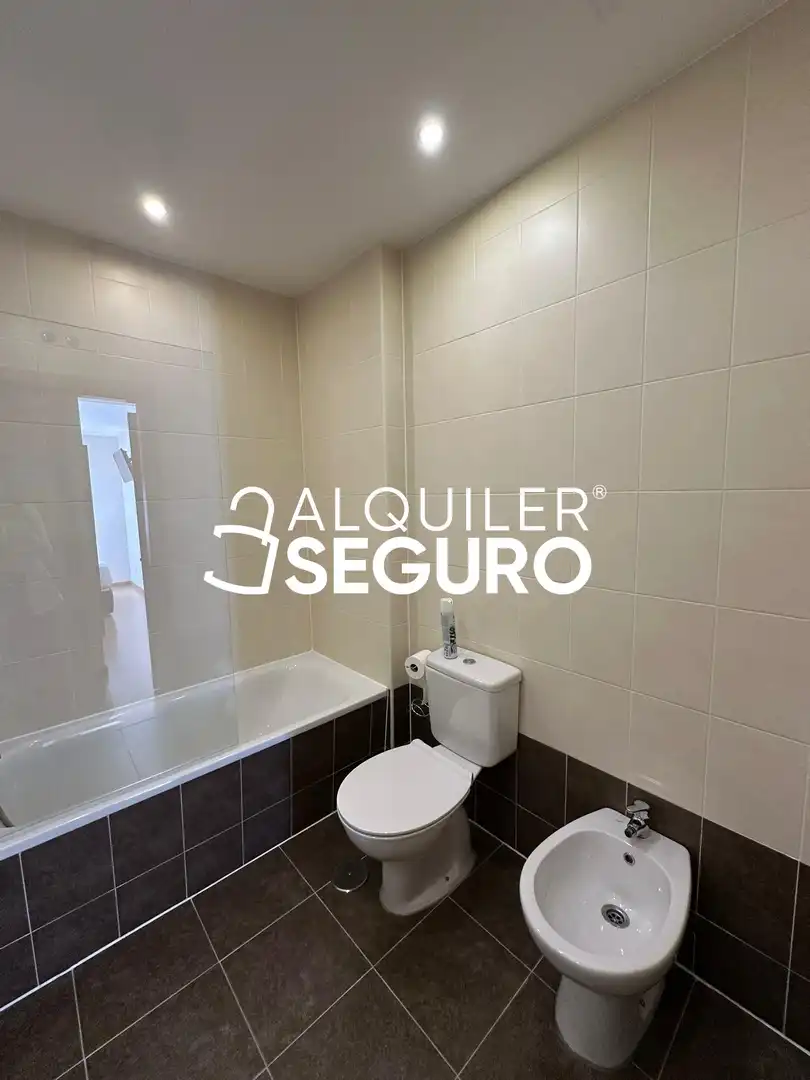 Bany de Pis de lloguer en Móstoles amb Aire condicionat, Calefacció i Traster