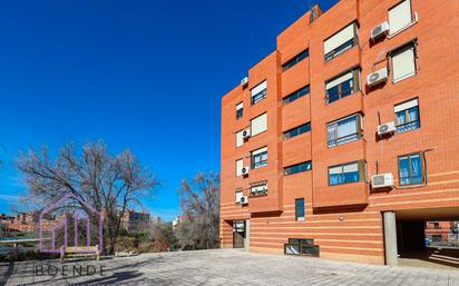 Exterior view of Flat for sale in  Madrid Capital  with Air Conditioner, Heating and Community pool