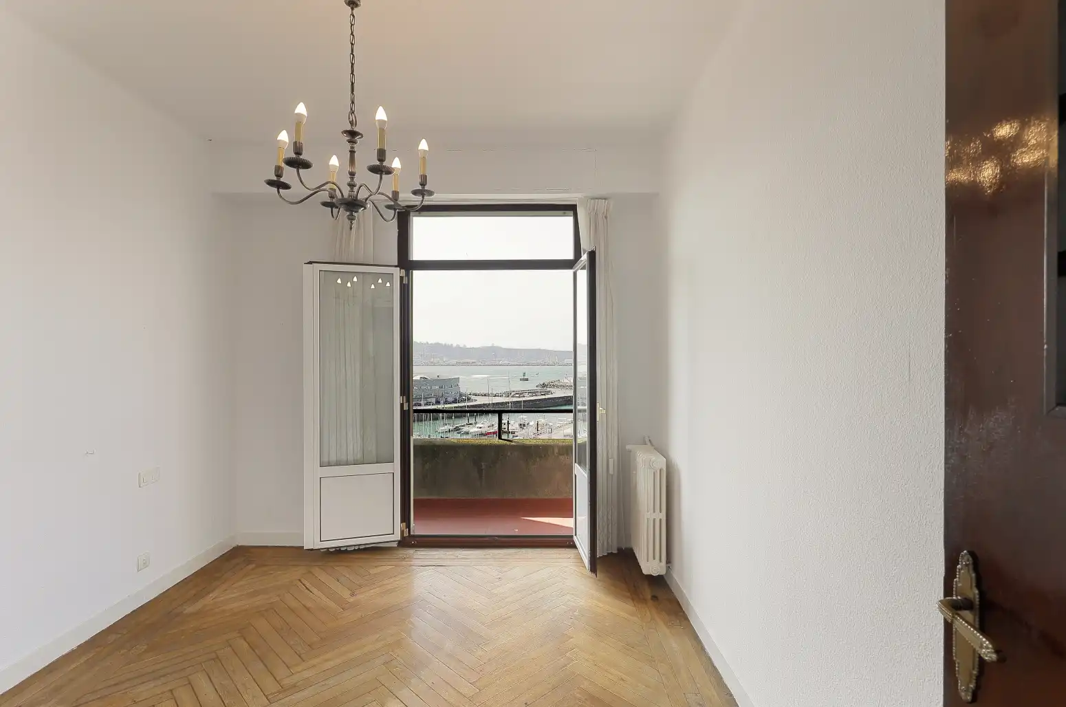 Dormitori de Pis en venda en Gijón  amb Calefacció, Parquet i Terrassa