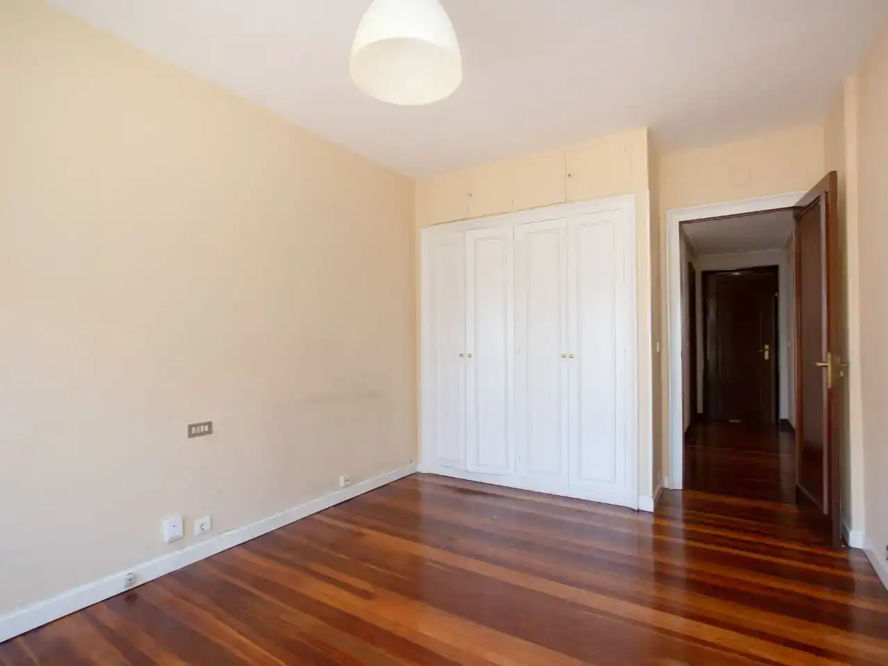 Dormitori de Pis en venda en Getxo  amb Parquet i Balcó