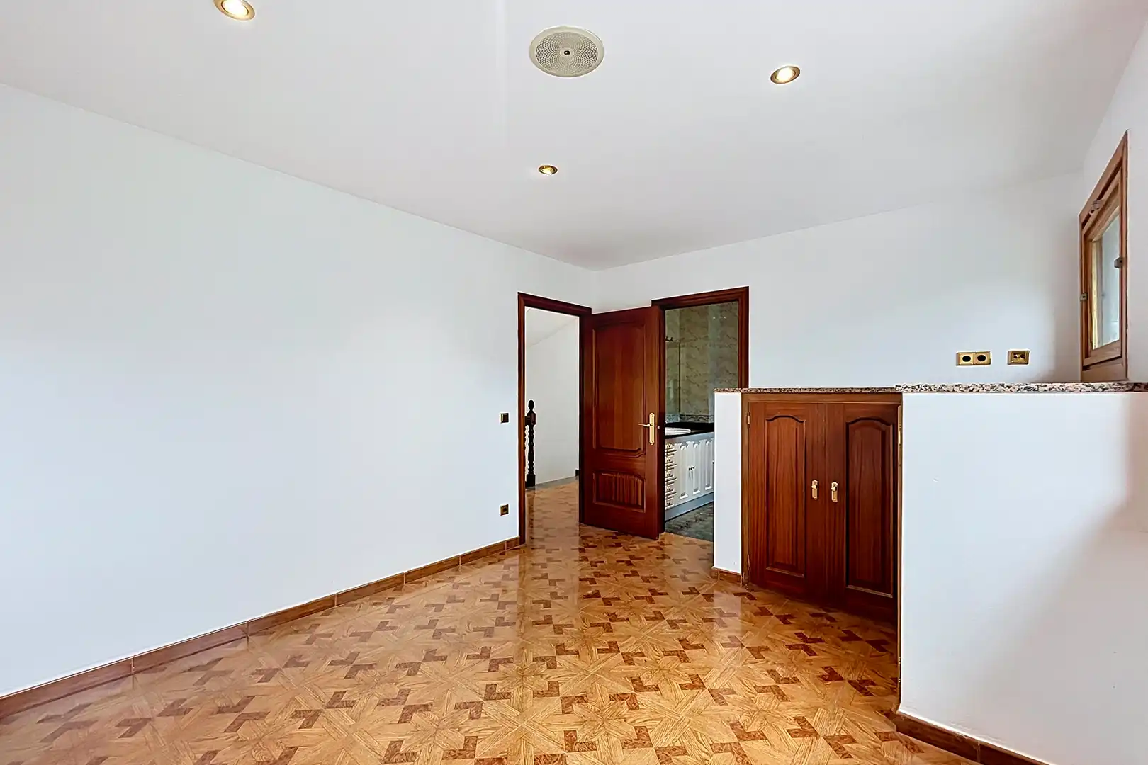 Haus oder Chalet zur Miete in Escaldes – Engordany mit Heizung, Privatgarten und Parkett