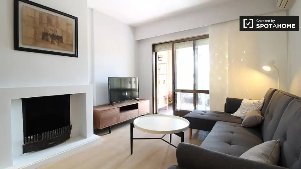 Living room of Flat for rent in Madrid  with Air Conditioner, Heating and Furnished