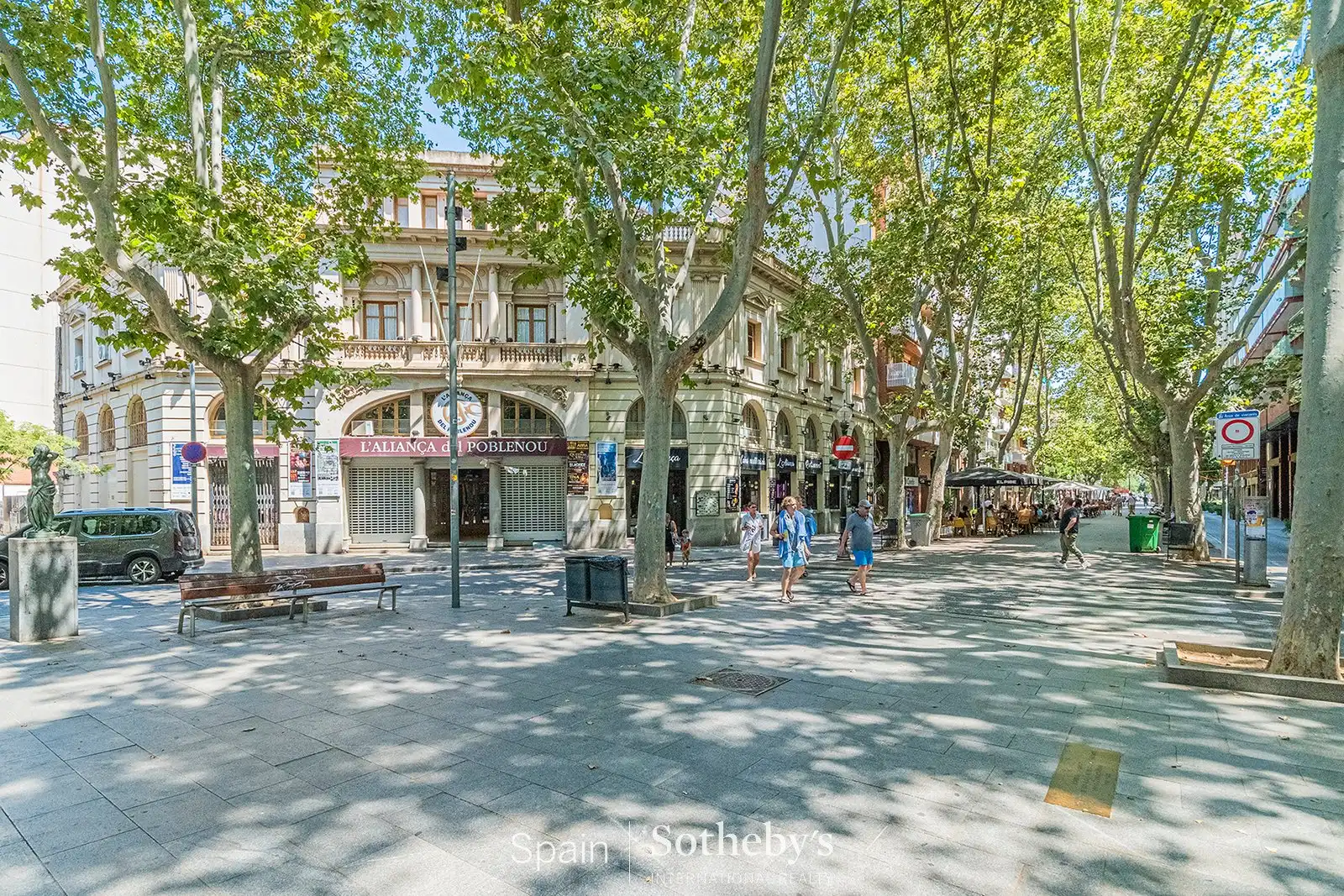 Vista exterior de Casa adosada en venda en Barcelona amb Aire condicionat, Terrassa i Traster