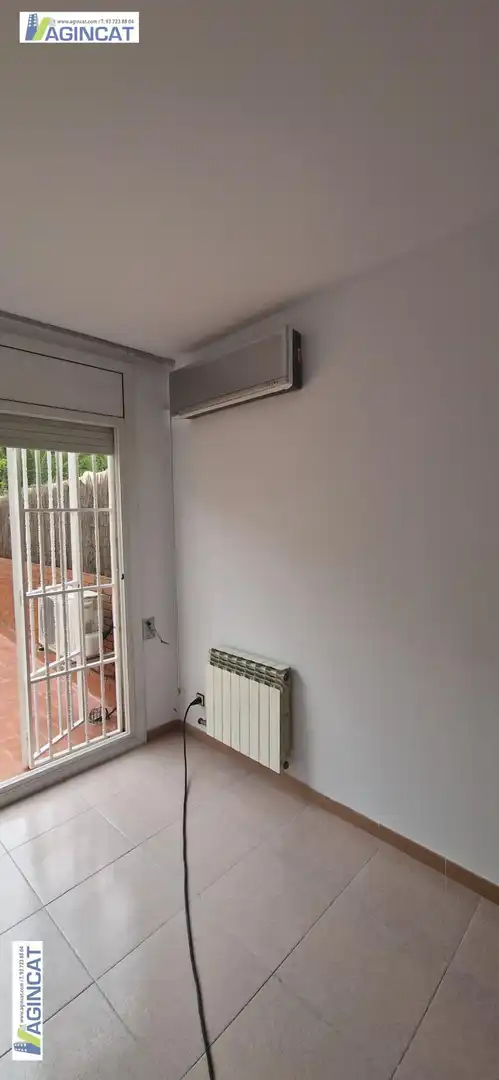 Casa adosada de lloguer a Carrer Carrer de Conillera, Els Merinals
