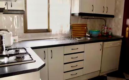 Kitchen of Flat for sale in  Granada Capital