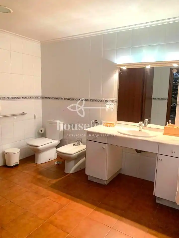 Baño de Finca rústica de alquiler en Ferrol con Calefacción, Jardín privado y Terraza