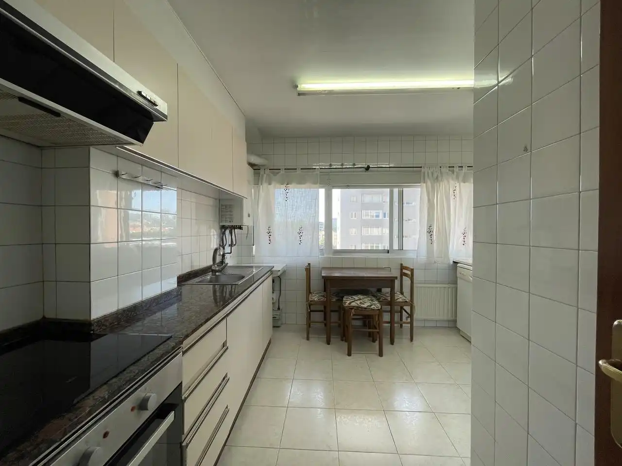 Cocina de Piso en venta en A Coruña Capital  con Calefacción y Trastero